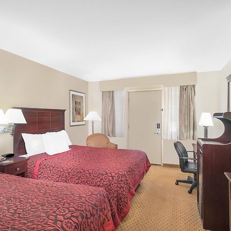 Days Inn By Wyndham Springfield/Phil.Intl Airport Εξωτερικό φωτογραφία