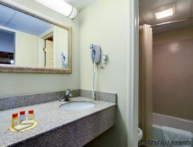 Days Inn By Wyndham Springfield/Phil.Intl Airport Δωμάτιο φωτογραφία
