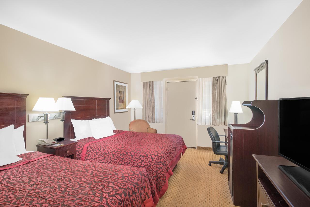 Days Inn By Wyndham Springfield/Phil.Intl Airport Εξωτερικό φωτογραφία