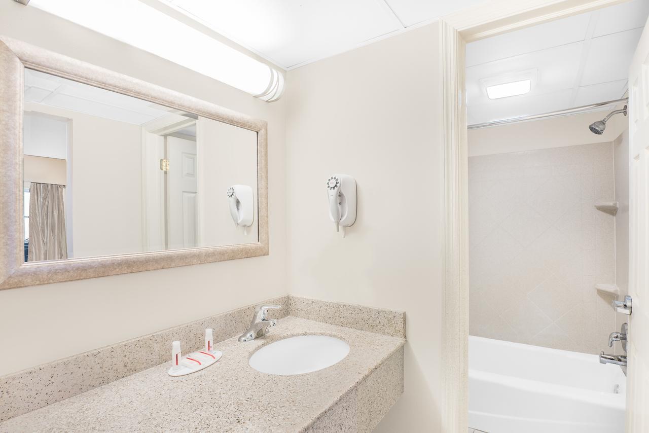 Days Inn By Wyndham Springfield/Phil.Intl Airport Εξωτερικό φωτογραφία